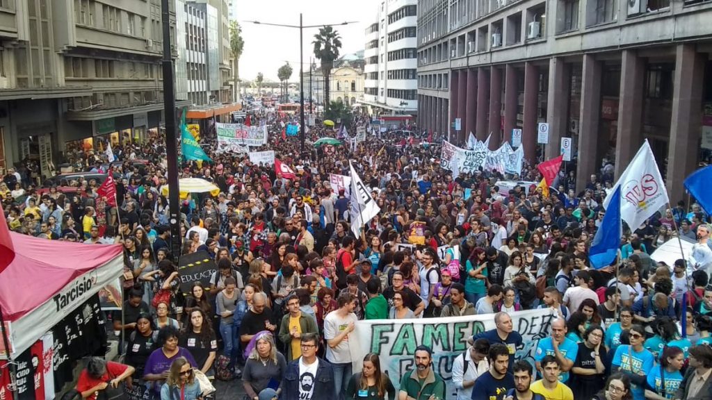 Protest in defense of education in Brazil 4