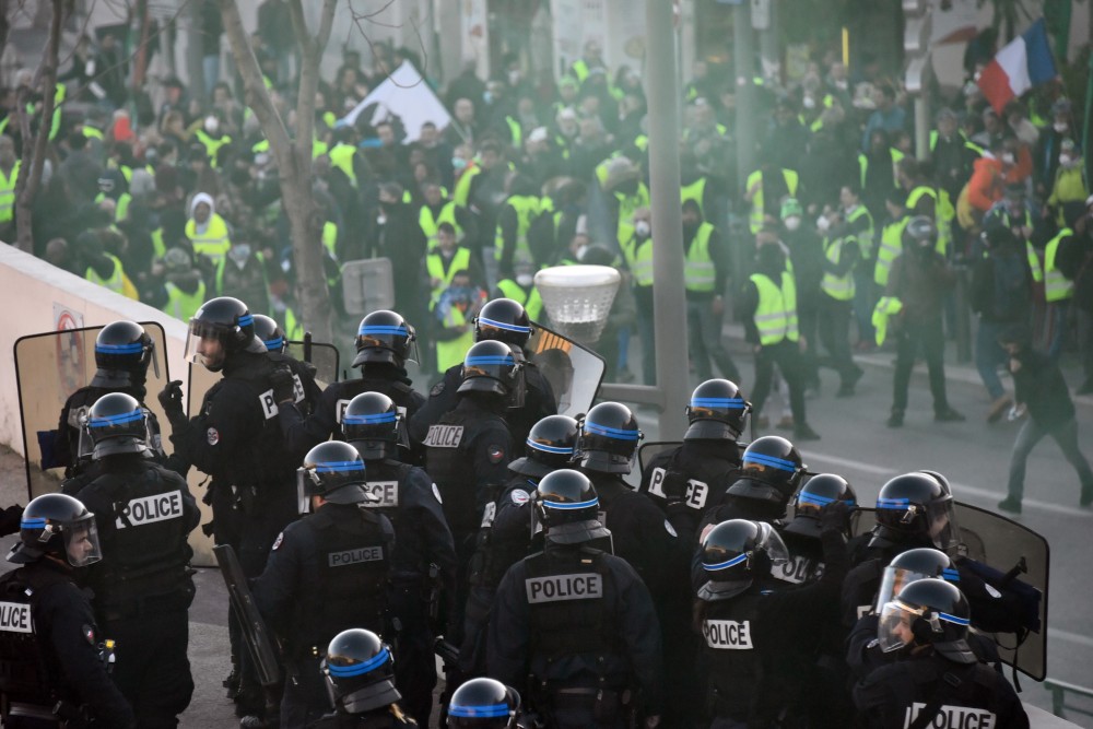 In their tenth week of protests, Yellow Vests face brutal police ...