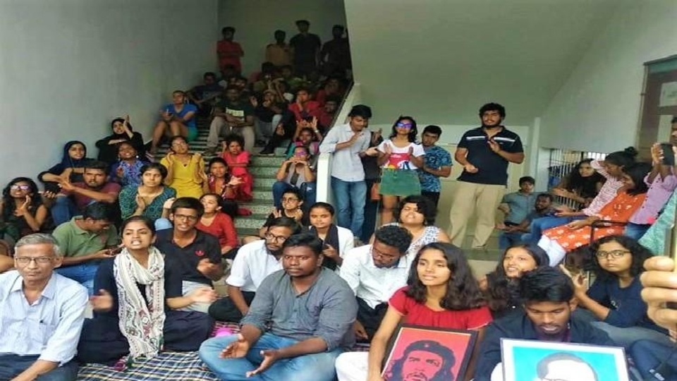 In response to students' protests, Indian university shuts down campus