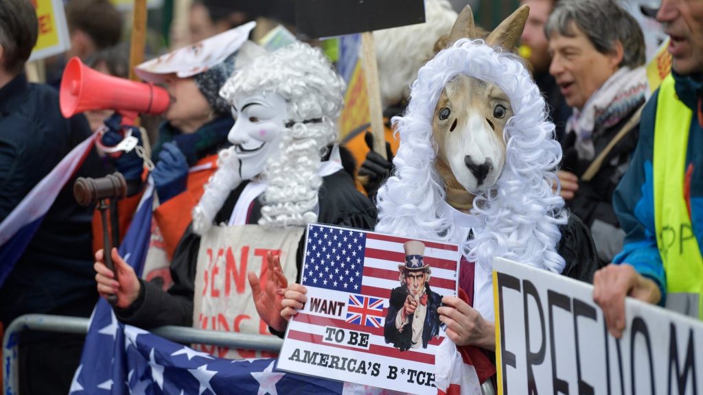 assange-s-extradition-hearing-begins-amid-massive-protests-outside