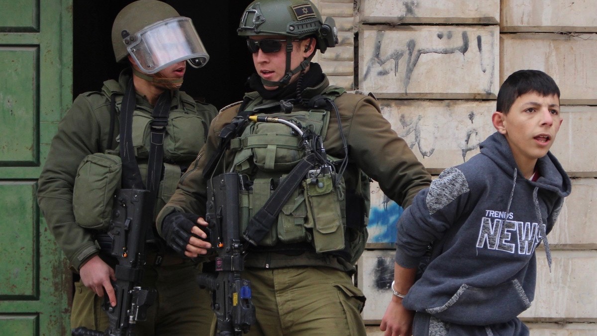 Israel arrests Palestinians
