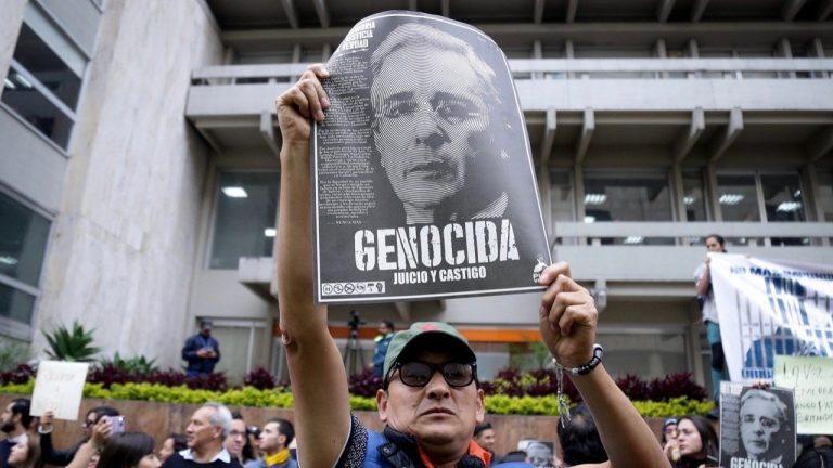 Colombian Court Orders Detention Of Ex President Álvaro Uribe Velez Peoples Dispatch 