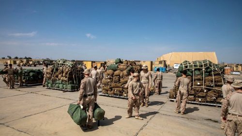US troops withdraw from Iraq