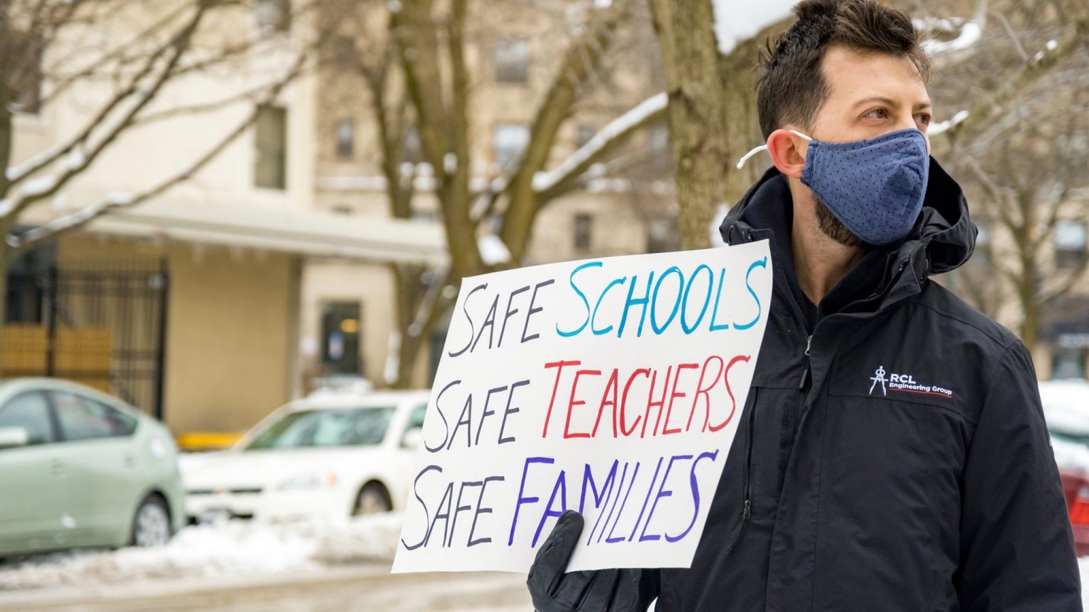 Chicago threatens lockout as teachers stand firm on safe classroom