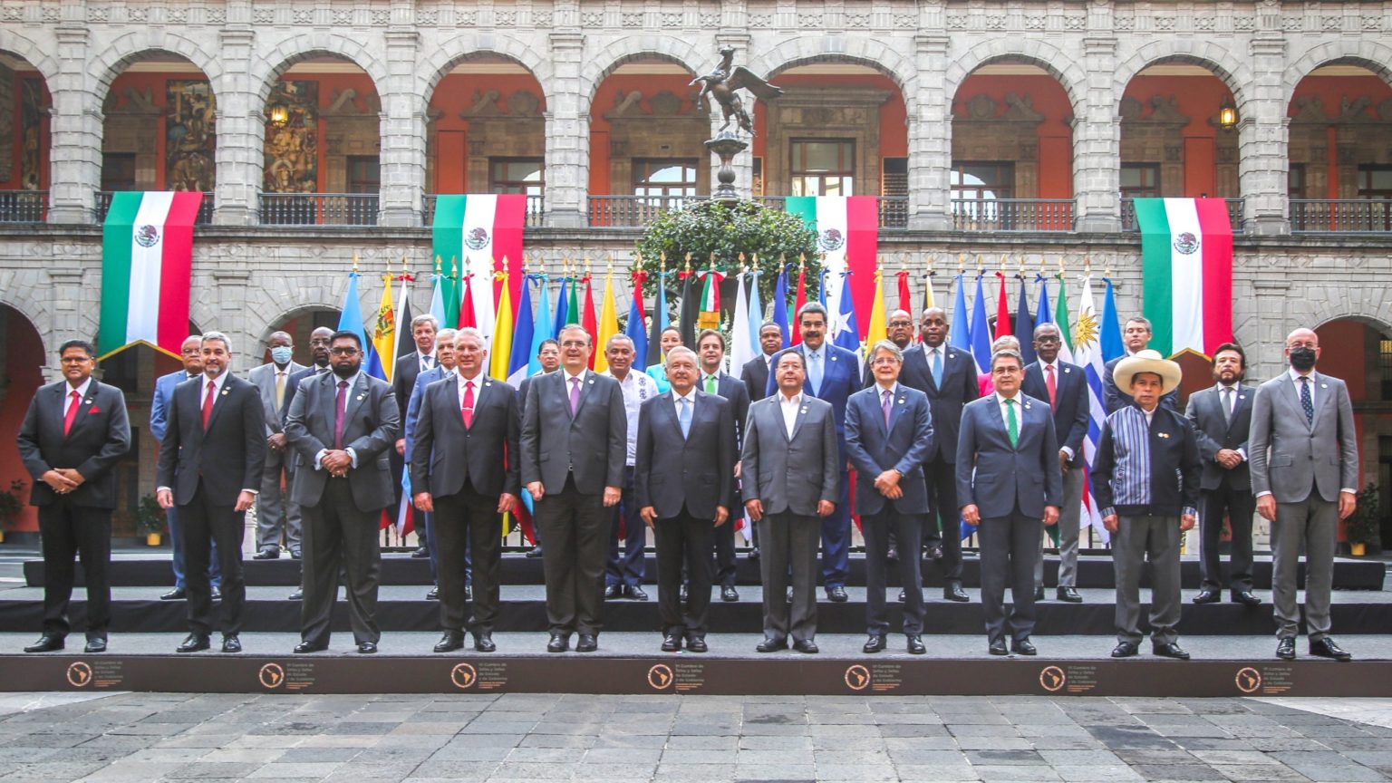 Latin American and Caribbean leaders approve historic agreement at