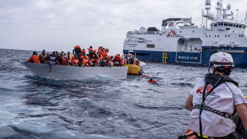 Migrants die at sea