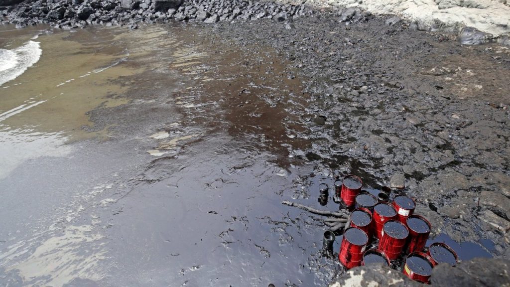 President Pedro Castillo declared an environmental emergency after the oil spill. Photo: Presidency of Peru
