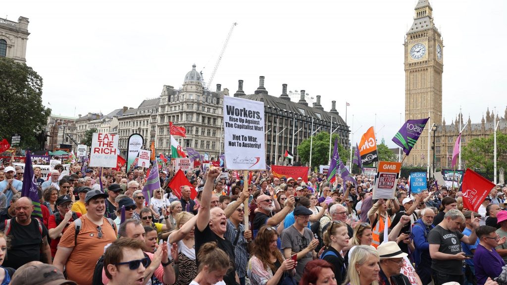 Massive demonstration in London slams Tory failure to tackle cost of ...