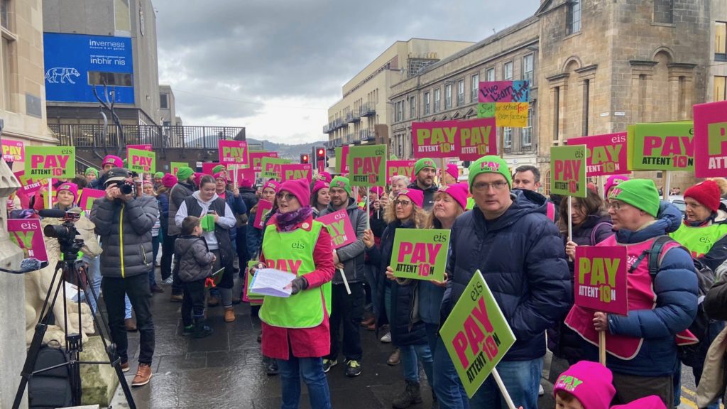 Scottish School Teachers Intensify Protest Demanding Higher Wages scottish-school-teachers-intensify-protest-demanding-higher-wages