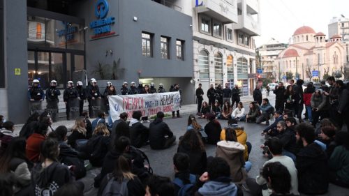 greek-working-class-outraged-by-the-deadly-train-collision-in-tempi