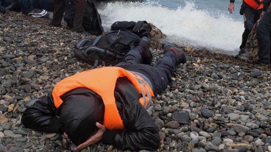 Migrant boat capsizes Greece