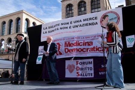 Health activists during a protest in Lombardy. (Photo: Medicina Democratica)