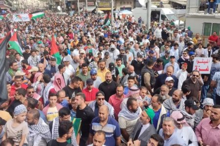 Tens of thousands of Jordanians take to the streets in Amman, Jordan, in protest of the ongoing Israeli aggression. (Photo: WAFA)