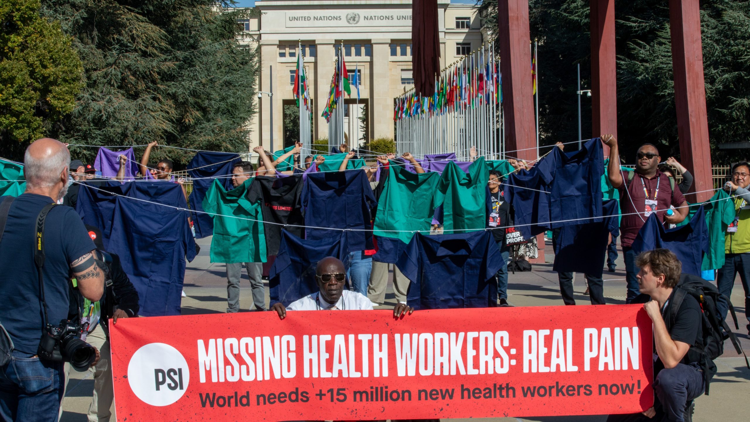 Los sindicatos exigen medidas urgentes sobre la escasez de trabajadores sanitarios y la calidad de la atención: Peoples Dispatch