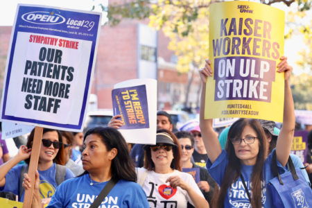 Kaiser Permanente health workers on the picket line (Photo: SEIU-UHW)