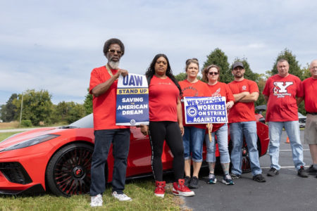 UAW Local 2164 workers rallies in solidarity with fellow striking workers (Photo: UAW)