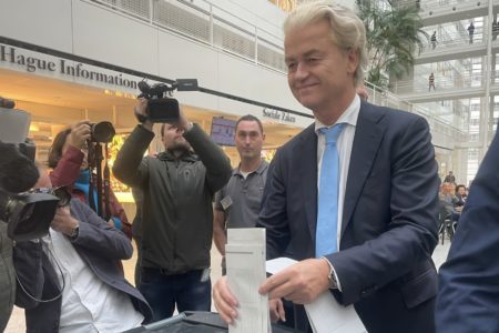 Geert Wilders voting nov netherlands 2