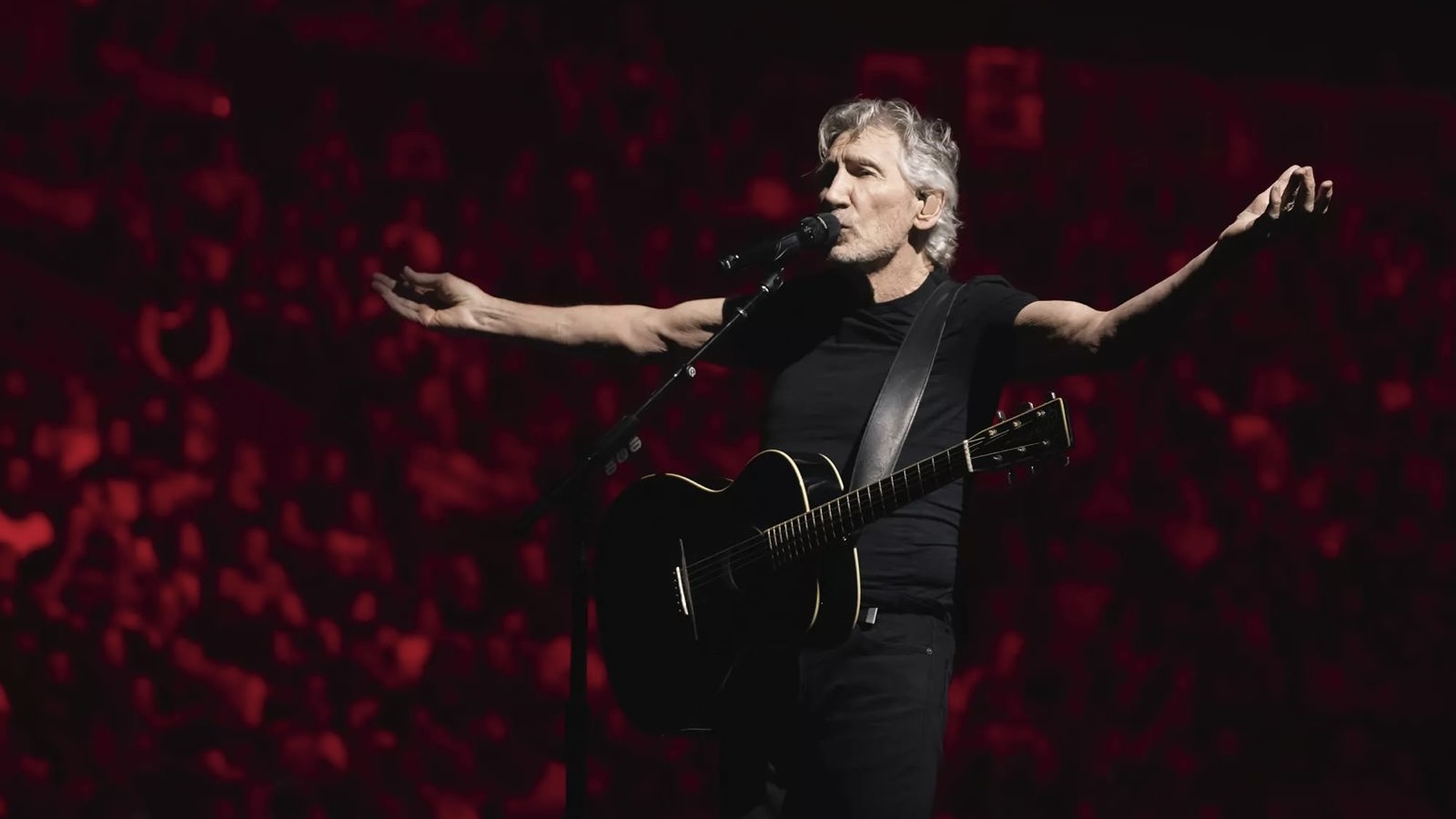 ¿Hay gente paranoica en el estadio esta noche?  Dos noches en Santiago con Roger Waters: Peoples Dispatch