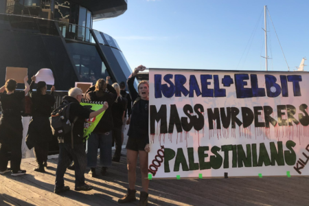 Protesters outside the 2023 Indo-Pacific Naval Expo. It is the success of the Australian BDS movement that RMIT's partnership with Elbit ended. (Photo: @pestoriusm via GreenLeft)
