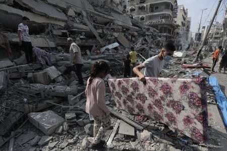 Residents inspect the ruins of an apartment destroyed by Israeli airstrikes. Photo: Wikimedia