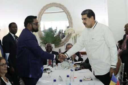 Guyanese President Irfaan Ali and Venezuelan President Nicolás Maduro engage in dialogue. Photo: Prensa Presidencial