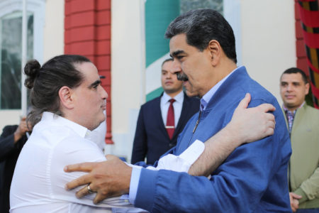 Alex Saab and Venezuelan President Nicolás Maduro embrace following Saab's release and arrival in Venezuela (Photo Nicolás Maduro/X)