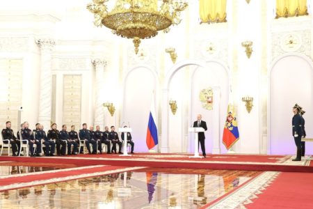 Russian President Vladimir Putin presents medals to Heroes of Russia. Photo: Kremlin