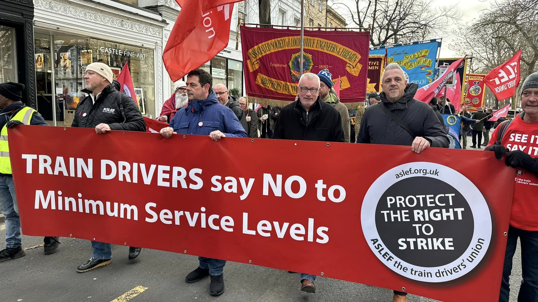 british-workers-march-to-denounce-tory-anti-strike-law-peoples-dispatch