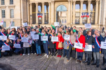 Abortion rights activists in front of the French National Assembly on January 24. Photo: Groupe parlementaire La France Insoumise - NUPES/X