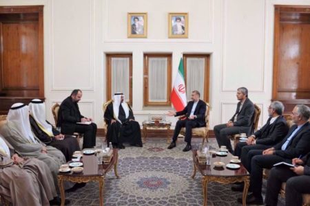 Iranian Foreign Minister Hossein Amir-Abdollahian (C-R) and Head of Iran-Kuwait Parliamentary Friendship Group Marzouq al-Hubaini (C-L) meet in Tehran on January 21, 2023. (Photo: IRNA)