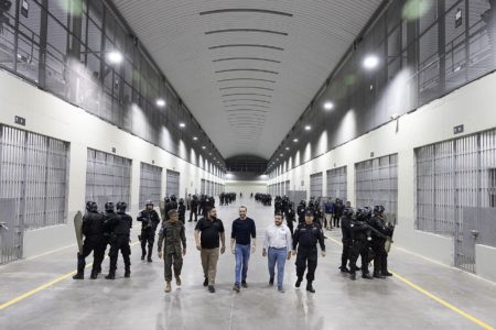 Nayib Bukele touring the Terrorism Confinement Center, an initiative of his government, in January 2023. It is the largest prison in Latin America. Photo: Presidencia El Salvador