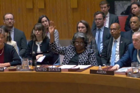 US Ambassador to the UN Linda Thomas-Greenfield raises hand to veto latest ceasefire resolution (Photo: Screenshot)