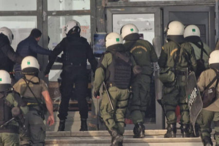 Mitsotakis has tried to justify the police crackdown on students by stating that the government doesn't tolerate lawlessness in universities (Photo: via 902.gr)