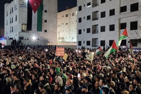 Protesters gather in Amman in Jordan demanding an immediate ceasefire in Gaza. Photo: Al Mayadeen