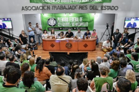Rodolfo Aguiar and members of the ATE leadership have called for a national strike to stop the imminent layoffs. Photo: ATE