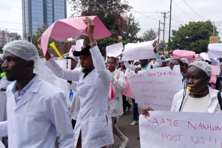 Kenyan medical workers stage a protest. Photo: Dr. Ayub ( ýobo on dà flag)/X