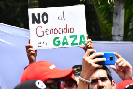 Photos from the massive Palestine solidarity demonstration on March 2 which saw the participation of several government ministers and leaders of the United Socialist Party of Venezuela in Caracas