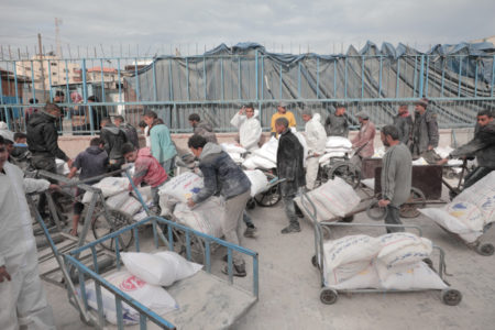 Los equipos de la UNRWA trabajan para entregar suministros alimentarios críticos en Rafah (Foto: UNRWA)