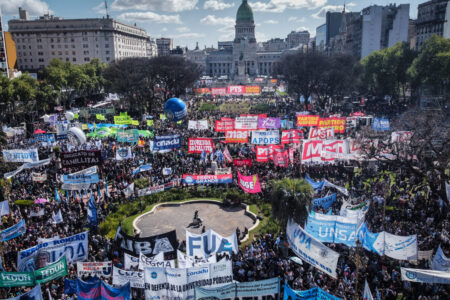 The center of Buenos Aires was completely full with protesters calling on Javier Milei to approve the Financing Law. Photo: CONADU