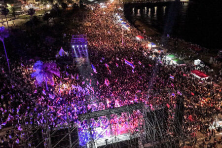 Broad Front supporters mobilize in Uruguay (Photo: Yamandú Orsi/X)