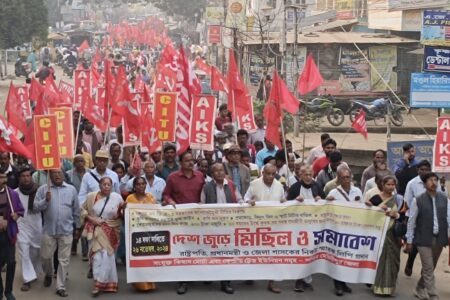 Workers and farmers mobilize in Paschim Medinipur, West Bengal. Photo: AIKS