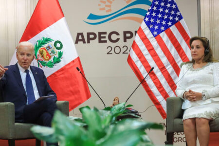 El presidente estadounidense Joe Biden y la presidenta peruana Dina Boluarte se reúnen en la cumbre de la APEC (Foto: Presidencia del Perú)