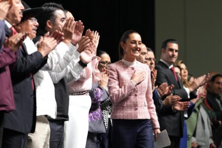 Mexican President Claudia Sheinbaum Pardo meets with mayors and governors from across the country in January 2025.
(Photo: Claudia Sheinbaum/X)