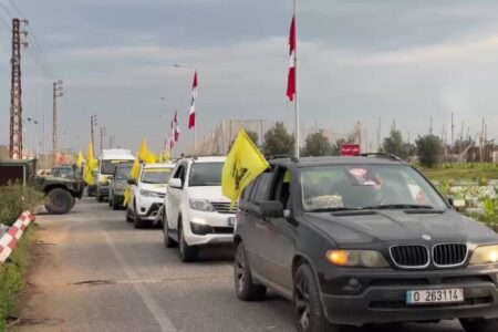Lebanese citizens return to towns in the South upon the expiration of the Israeli withdrawal. Photo: Al Manar
