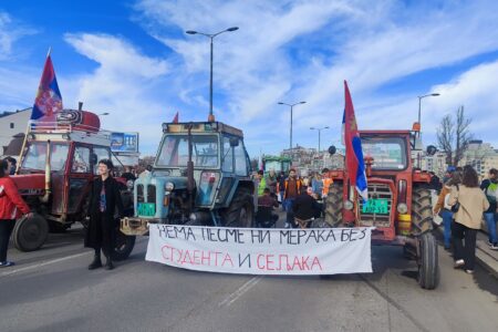 Students and farmers stand in protest under a banner reading: 'There is no song or joy without students and farmers.' Source: Studenti u blokadi/Facebook.