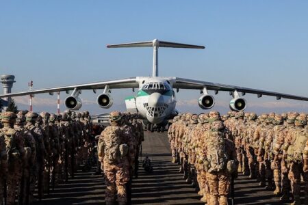 Elite Islamic Revolutionary Guard Forces participate in "Great Prophet" exercises in the western regions of Iran on Jan 5.
(Photo: Iran Military/ X)
