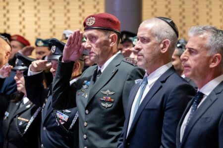 David Barnea, the head of Mossad, and Ron Bar, head of Shin Bet (to the right of the photo) were sent by Netanyahu to Doha for ceasefire talks. Photo: IDF Government media Office / Wikimedia commons