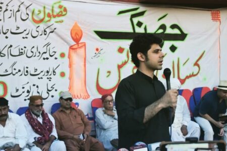 Ammar Ali Jan speaks at the Jhang Kissan Conference, which brought together various farmers movements in the region.
Photo: HKP/X