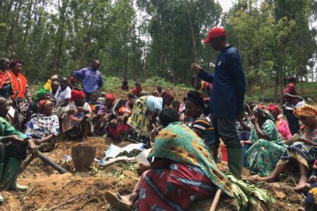 Farmers and students train in theoretical, political, and practical approaches to agroecology in the Mvomero District of Morogoro, Tanzania. 
Photo: MVIWATA/X