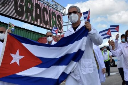 Cuban doctors who participated in internationalist medical missions. Photo: MINSAP Cuba
